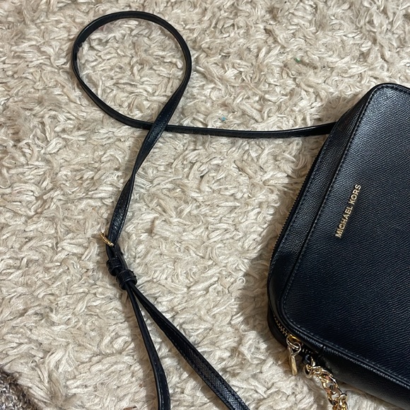 Michael kors black gold chain crossbody READ - Picture 4 of 7